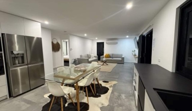 Beach Lane - Modern Coastal Stay