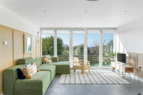 Beach Life Cabin Vibes Ocean Views nr Bude