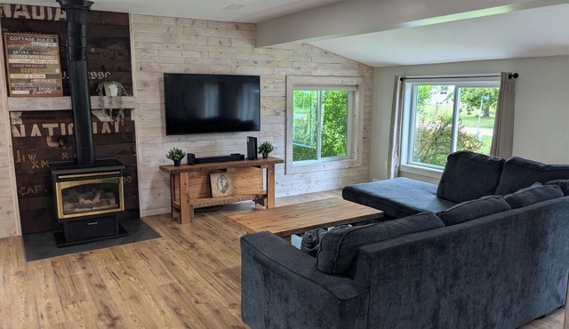 Beach Life Cottage by Grand Bend: A Modern Retreat Just Steps to the Beach!