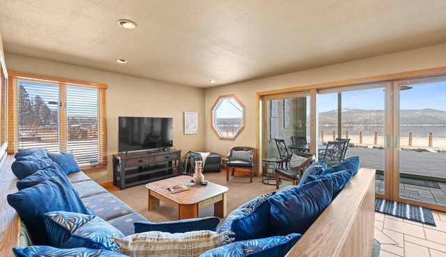 Beach Life - Crystal Beach - Lakefront - Beach - Seasonal Pool