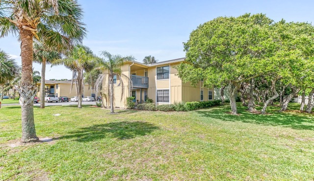 Beach Life, ground floor, quiet &clean. 2BR 2 Bath