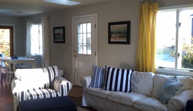 Beach Life! Walk/Bike to Kelly Beach Town Beach Passes Included PET FRIENDLY