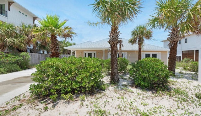Beach like a Local! Beach House w/Pool 3/2 - Pet Friendly