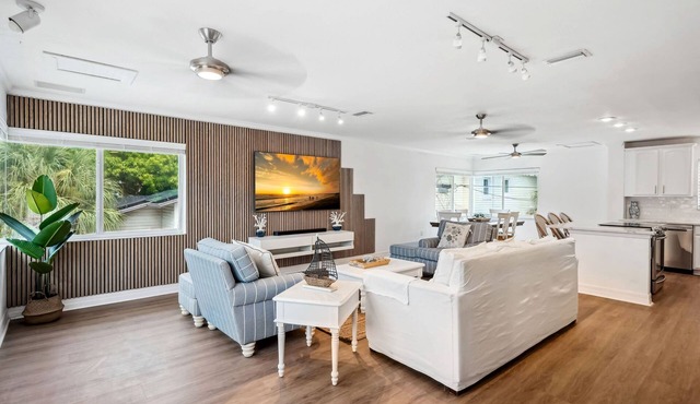 Beach Livin 5BR Walk to Beach ~ Rooftop Deck ~3 Kitchens