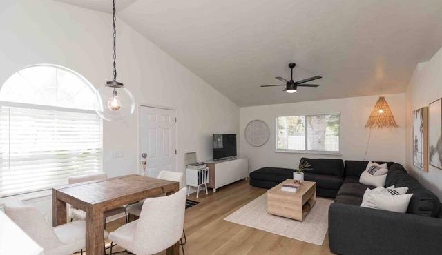 Beach living, cozy 2/1, walk to amenities & beach