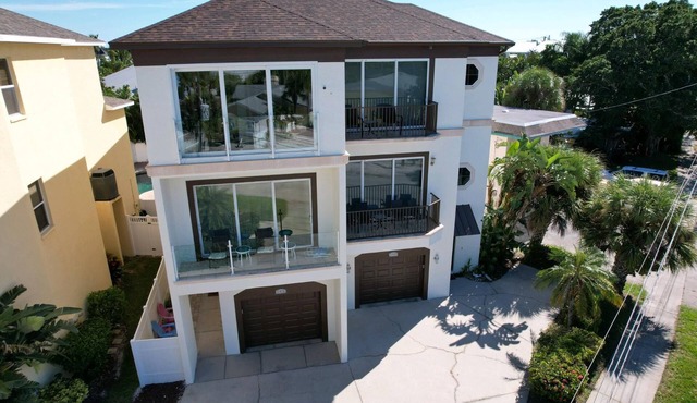 Beach Location - Luxury Villa with Pool, Walk to Beach and Restaurants!