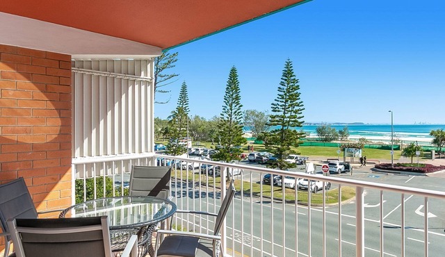 Beach Lodge Unit 9 Beachfront unit in Coolangatta balcony with ocean views. close to clubs and shops