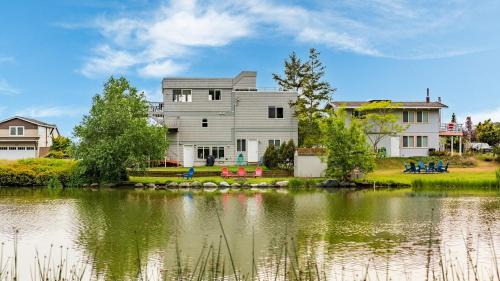Beach Lookout Retreat by AvantStay Rooftop Views