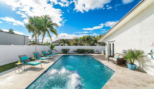 Beach Lux Heated Pool w/Infinity Spa, Cabana, BBQ, Golden Tee Walk to Beach