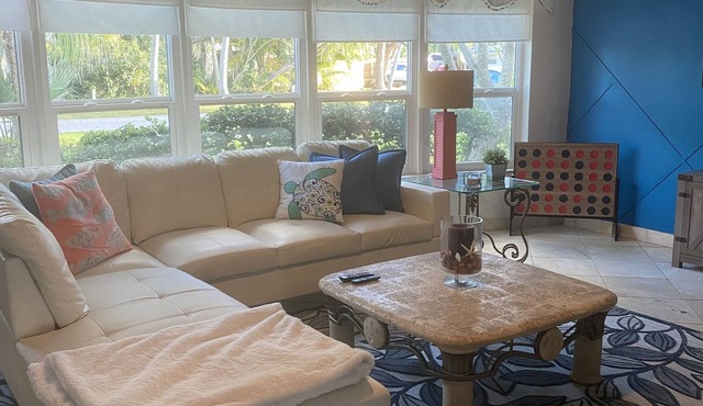 Beach, malls, dining, golf, casinos, pools and more! fun for family and friends