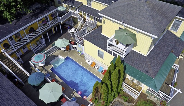 Beach Motel & Suites