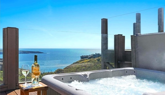 Beach Nest-Cozy Coastal Retreat w/Sauna. Pres Week Avail! HtTb/Pup