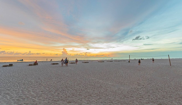 Beach Oasis-Direct Gulf view Balcony, renovated unit, new ac. Last min sale.