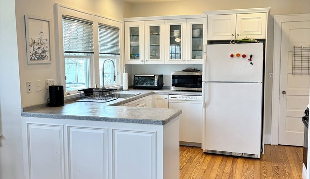 Beach Oasis - Quiet, sunset marina views, patio w/grill