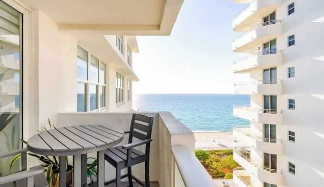 Beach Oasis w/Balcony, Pool, Gym - Elevator to Beach