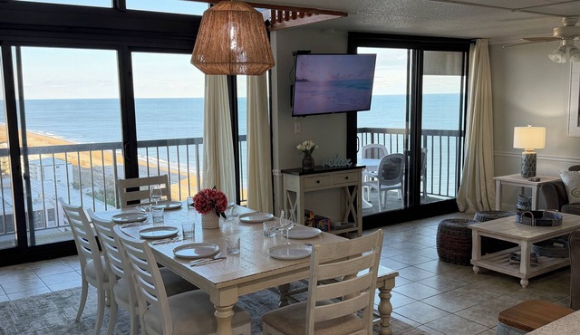 Beach&Oceanfront Penthouse,Amazing views for families or large groups sleep 14