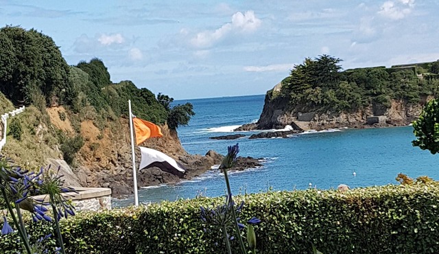 BEACH OF THE COUNTESS. CLASSIFIED AS A REMARKABLE SITE. A FLOWER GARDEN