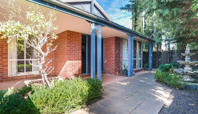 Beach on McCrae - footsteps to beach, linen included