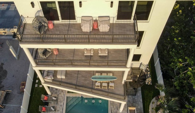 Beach One: Style Meets the Shore w/Pool and Spa