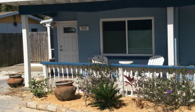 Beach Paradise: 2-Minute Walk to Cocoa Beach & Pier!