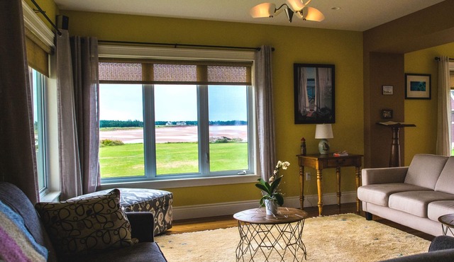 Beach Paradise! Unmatchable Sunsets, Hot Tub, Luxurious Ocean View, A/C, & more!