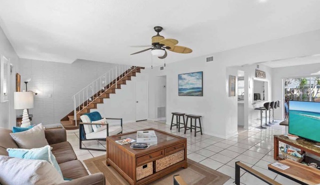 BEACH PARADISE - Family Fun Beach Home Large 2 Bedroom, Big Terrace, walk to Beaches, Restaurants & shops. pets ok "Close to FAU"
