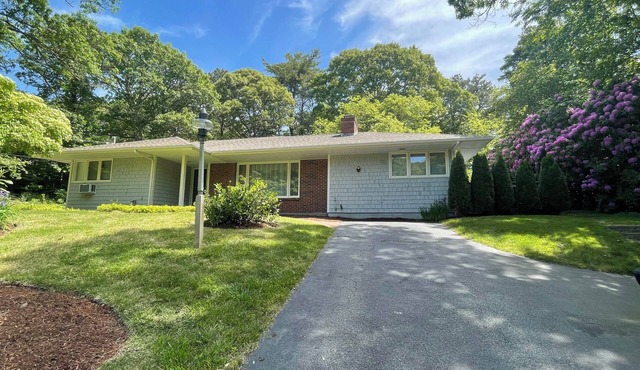 Beach pass included Private 3BR Osterville home near village