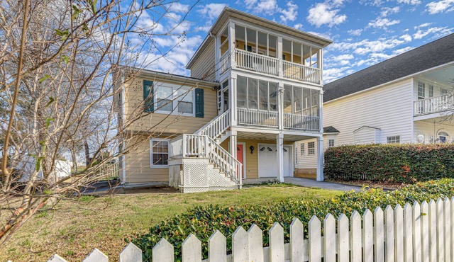 Beach, Pier Access! Pet-Friendly Crystal Coast Gem