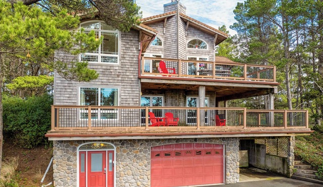 Beach Pine MCA#1575- Hot tub, Dog friendly, ping pong, fenced yard