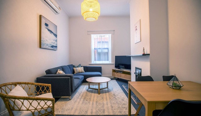 Beach & Pines | Large 3BR House Glenelg | Wifi | BBQ