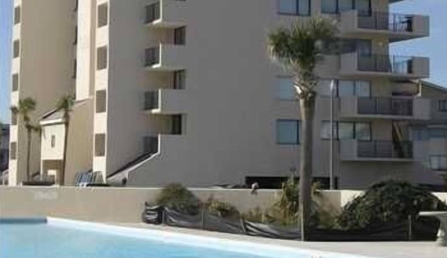 Beach Plus a Huge Pool!! Pensacola Beach 1 BR/1.5 BA Condo