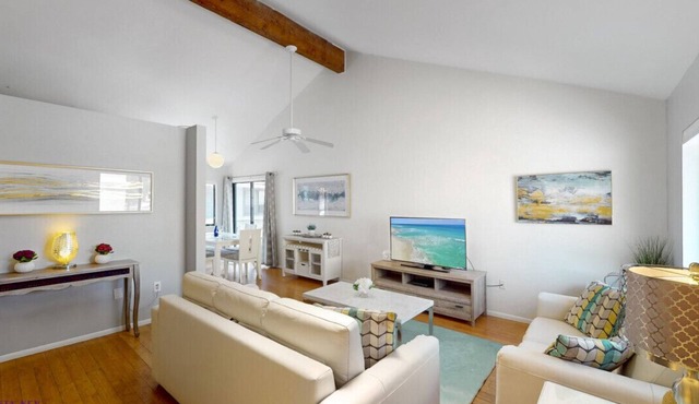 Beach Rd, 300ft to Beach Access & 500ft to Siesta Key Village, 2bdr