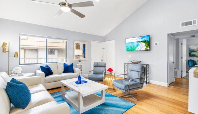 Beach Rd, 300ft to Beach Access & 500ft to Siesta Key Village, 2bdr & Studio