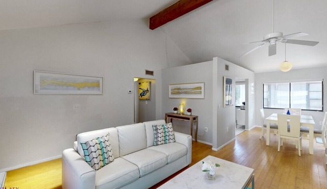 Beach Rd, 300ft to Beach Access & 500ft to Siesta Key Village, 2bdr & Studio