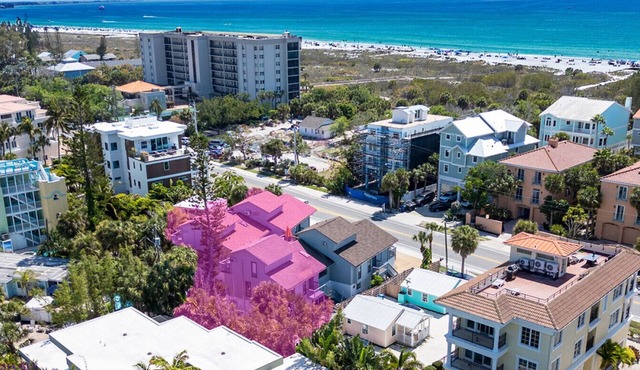Beach Rd, 300ft to Beach Access & 500ft to Village, Large Condo Complex