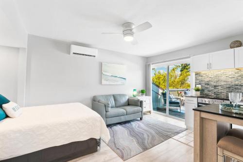 Beach Rd, 300ft to Beach Access & 500ft to Siesta Key Village, Studio