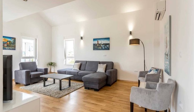 Beach residence with pool and sea view - Penthouse apartment H6