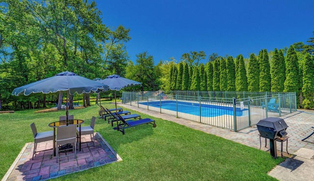 Beach “Retreat” In-ground Pool, Fabulous Backyard, Bike to Beach