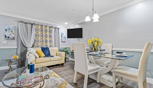 🌟Beach Retreat in Downtown Delray🌟King Bed 🌟Fast Wi-Fi🌟 Free Parking🌟