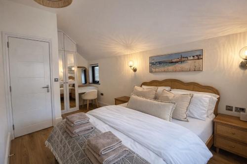 Beach Retreat, Stylish 1-Bed in Canford Cliffs