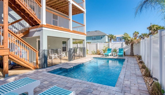 Beach Retreat: Luxury 5 BR Beach House perfect for the whole family