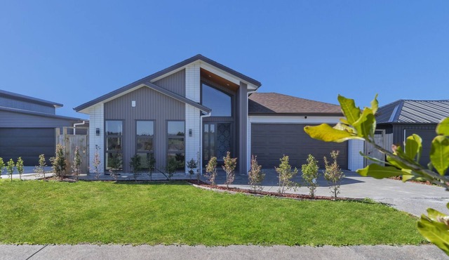 Beach Revival – Clarks Beach Holiday Home