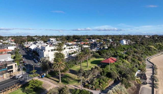 Beach Road Hampton Holidays