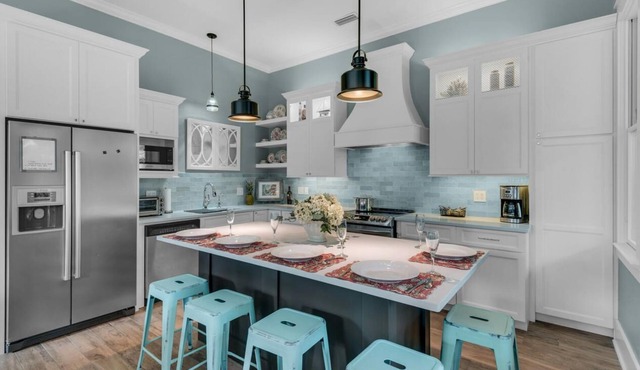 Beach Service ☀️350 Feet to Beach & 30 Feet to *Heated Comm Pool w/ Waterfall ☀️ New Remodel