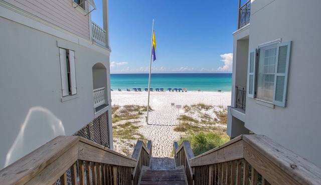 Beach🏖️Service! Rooftop Deck-Private Pool-LSV (Golf Cart)-Bikes🚲-8BR Palm Paradi