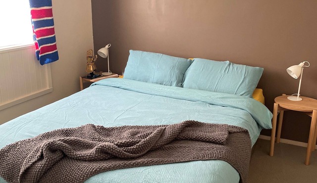 Beach Shack 150m to beach, 10m to Golf course, tranquil pet-friendly & quaint