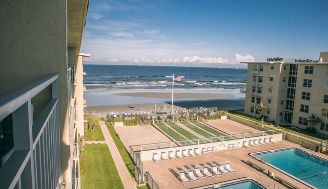 Beach Shack, newly renovated, 5th floor views!