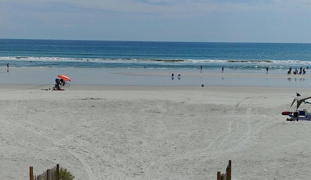 Beach Side -Beautiful, Renovated Three Bedroom Condo