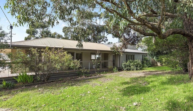 Beach Side - Free WIFI, Pet Friendly (FENCED) & Walk To The Beach