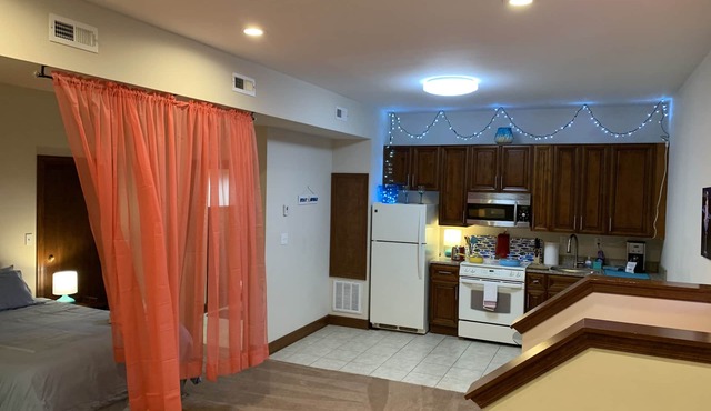 Beach Side HideAway - Pet Friendly, WiFi, Smart TV, Central Heat/AC, Parking